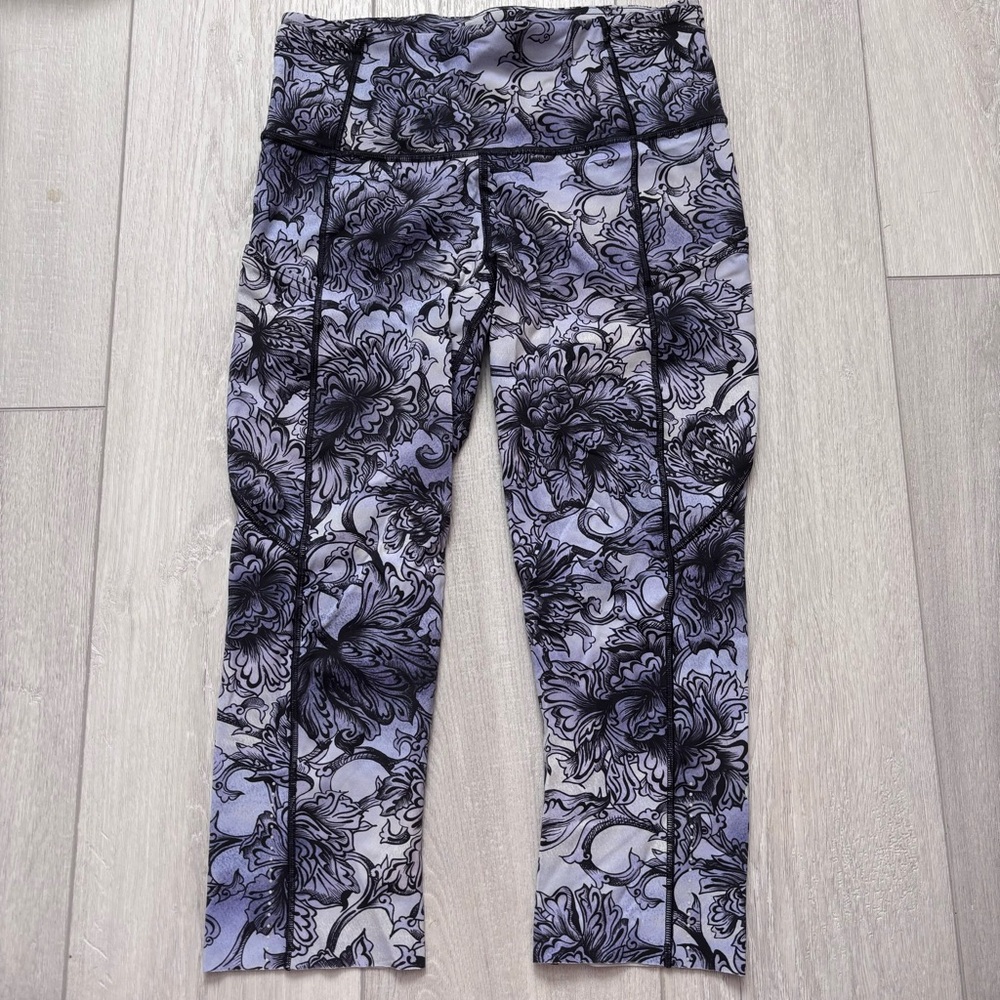 Lululemon capri size 6
